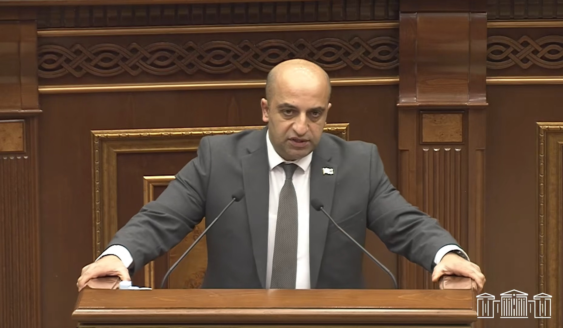 Фракция «Гражданский договор» НС выдвинула Ваника Оганяна кандидатом на пост председателя комитета по вопросам здравоохранения.