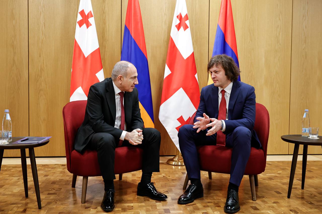 Пашинян и Кобахидзе подчеркнули важность шагов, направленных на обеспечение мира в регионе.