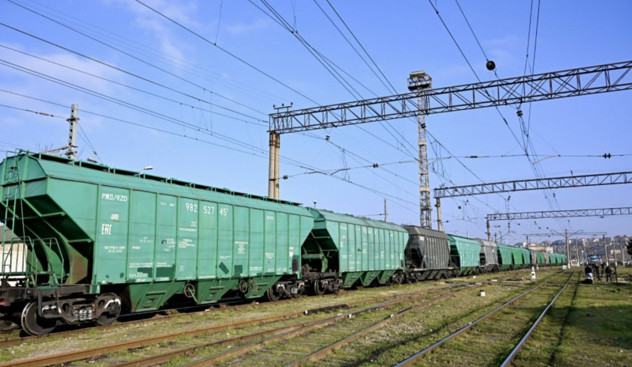 Россия через территорию Азербайджана отправила в Армению дизельное топливо и удобрения.