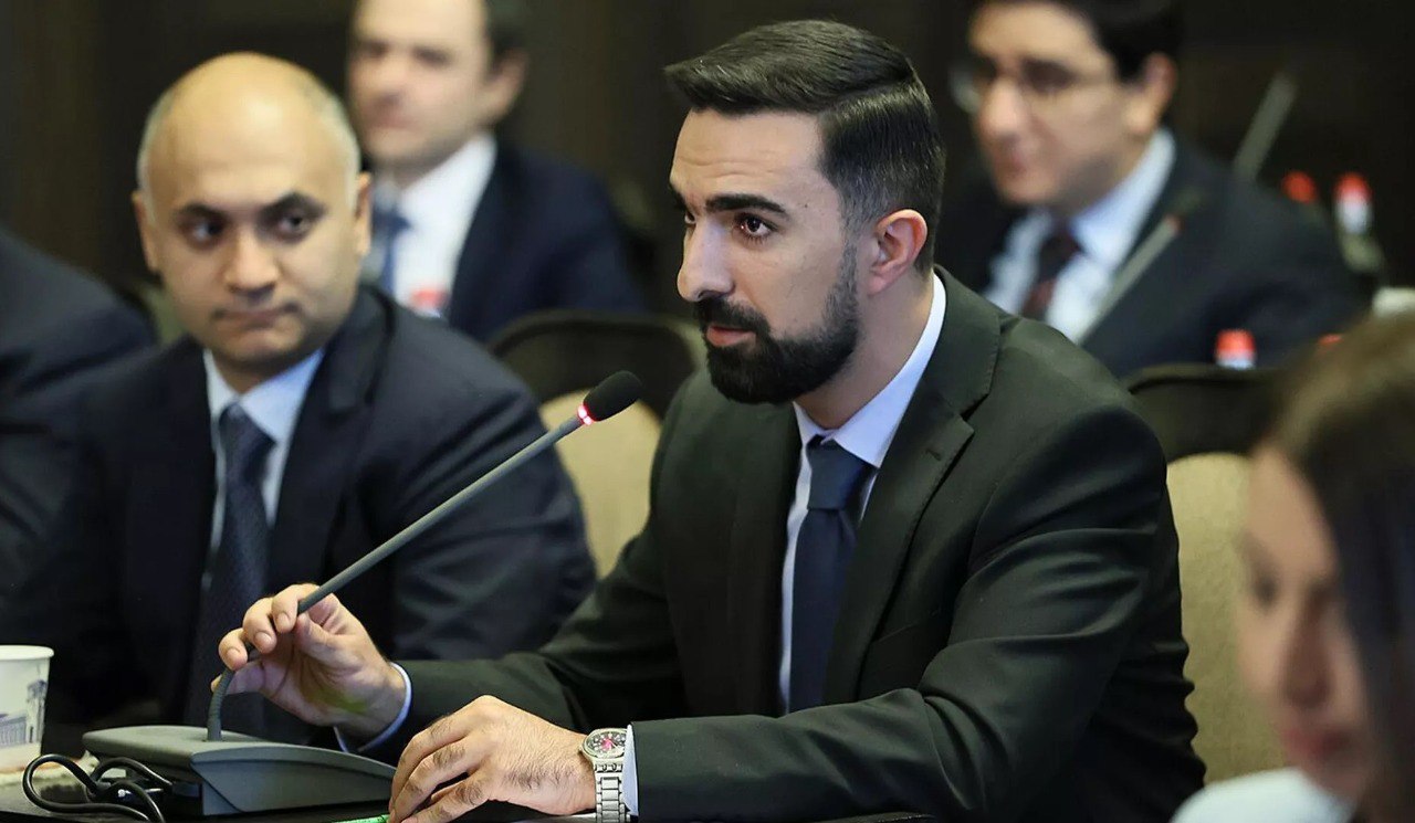 Арнак Аветисян был освобожден от должности председателя Комитета по управлению государственным имуществом и назначен заместителем министра ТКЕ.