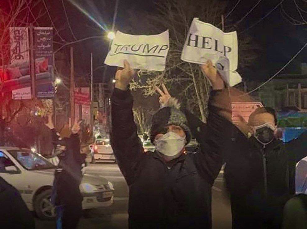 Напряженная ночь в Иране: призывы к переговорам, предупреждения и видеоролики распространяются по интернету.