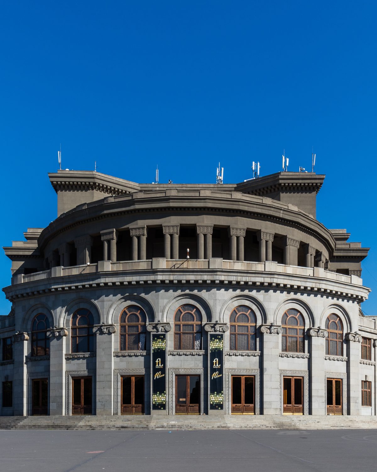 На месте Ереванской оперы стояла часовня XVII века