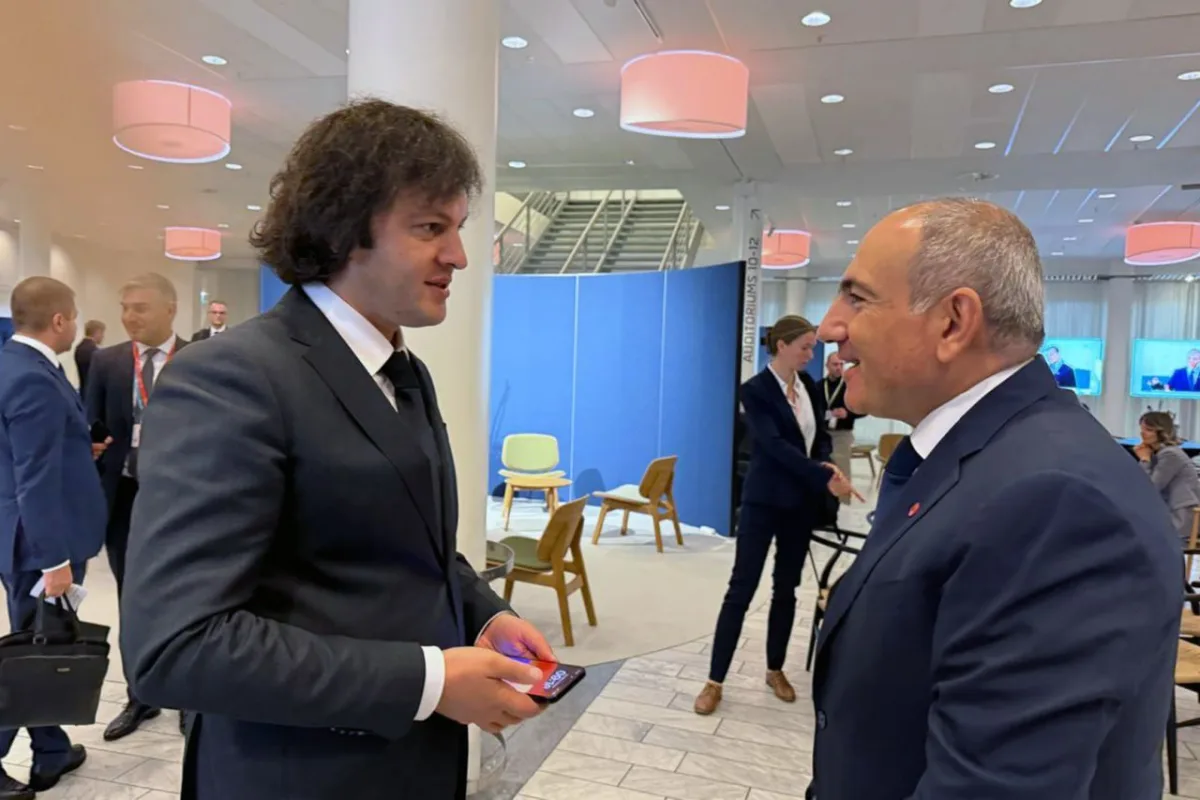 Կոպենհագենում ընթացող Եվրոպական քաղաքական համայնքի գագաթնաժողովի շրջանակում վարչապետ Նիկոլ Փաշինյանը կարճատև շփումներ է ունեցել արտերկրի գործընկերների հետ