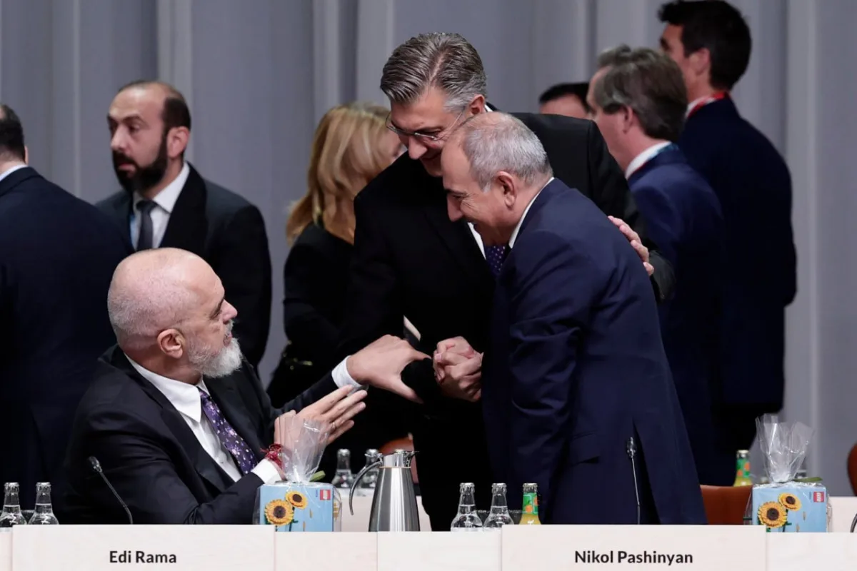 Կոպենհագենում ընթացող Եվրոպական քաղաքական համայնքի գագաթնաժողովի շրջանակում վարչապետ Նիկոլ Փաշինյանը կարճատև շփումներ է ունեցել արտերկրի գործընկերների հետ