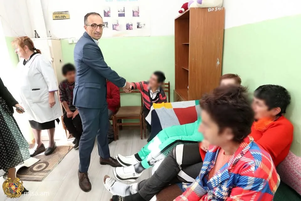 Արսեն Թորոսյանը Գեղարքունիքում այցելել է Վարդենիսի շուրջօրյա մասնագիտացված խնամքի կենտրոն