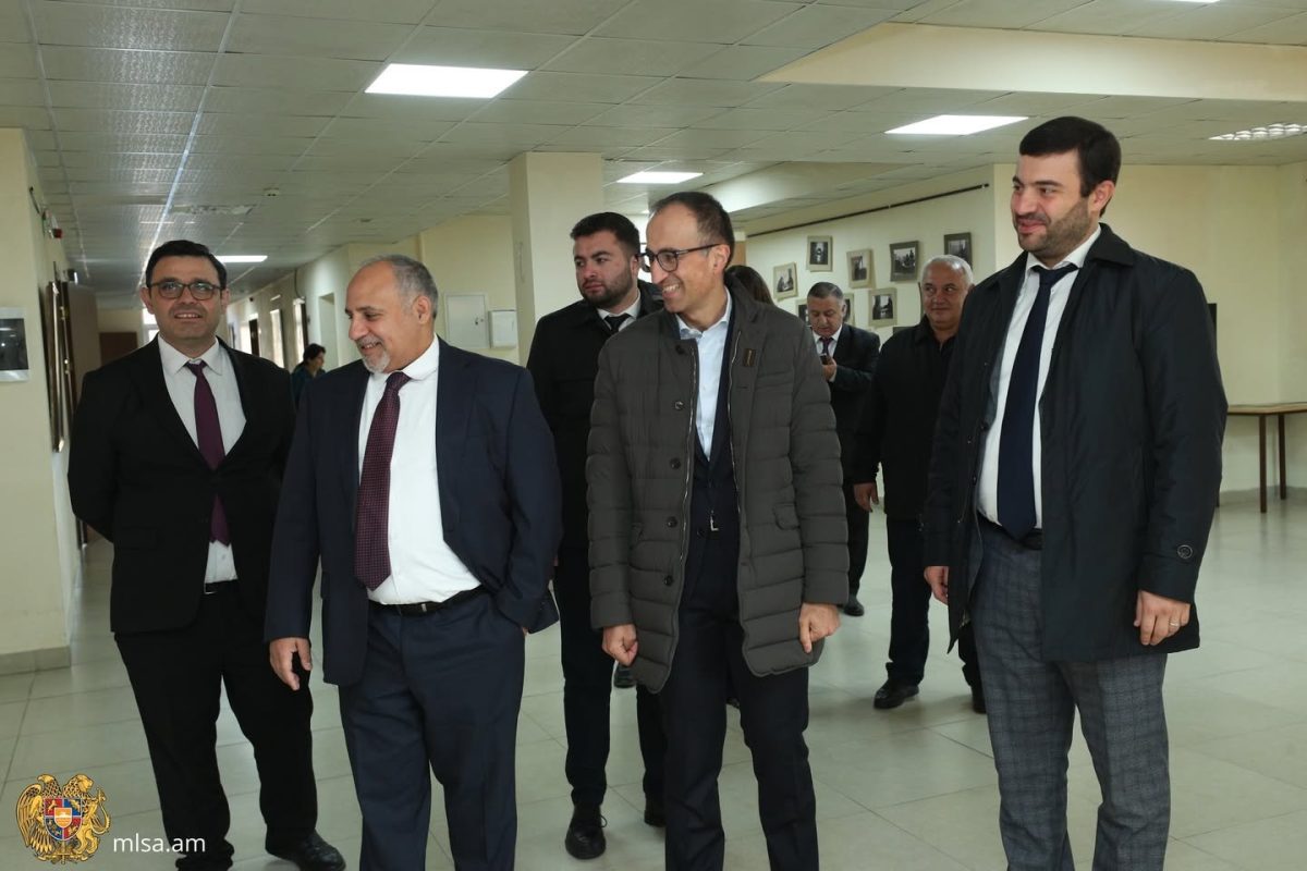 Арсен Торосян и посол Кувейта в Республике Армения посетили круглосуточный центр ухода «Ахтанак»
