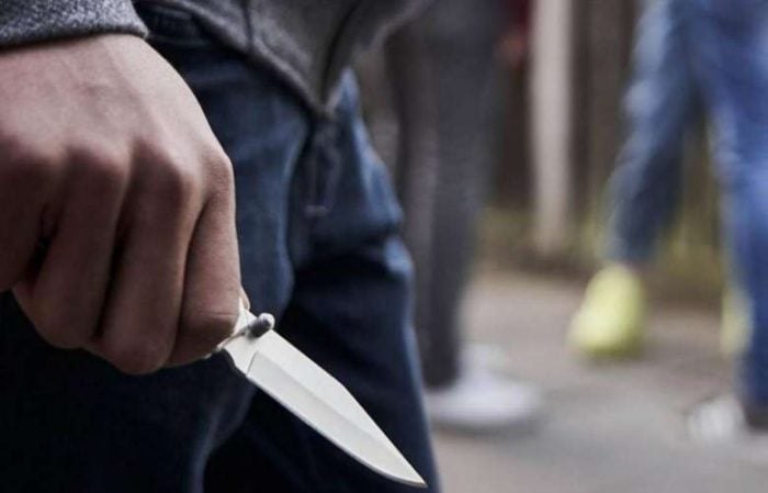 13-летнего мальчика доставили в МЦ «Сурб Аствацамайр» после того, как он получил ножевое ранение в здании школы № 76.