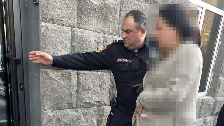 Патрульные немедленно доставили беременную женщину в больницу: ее жизни и жизни новорожденных ничего не угрожает.