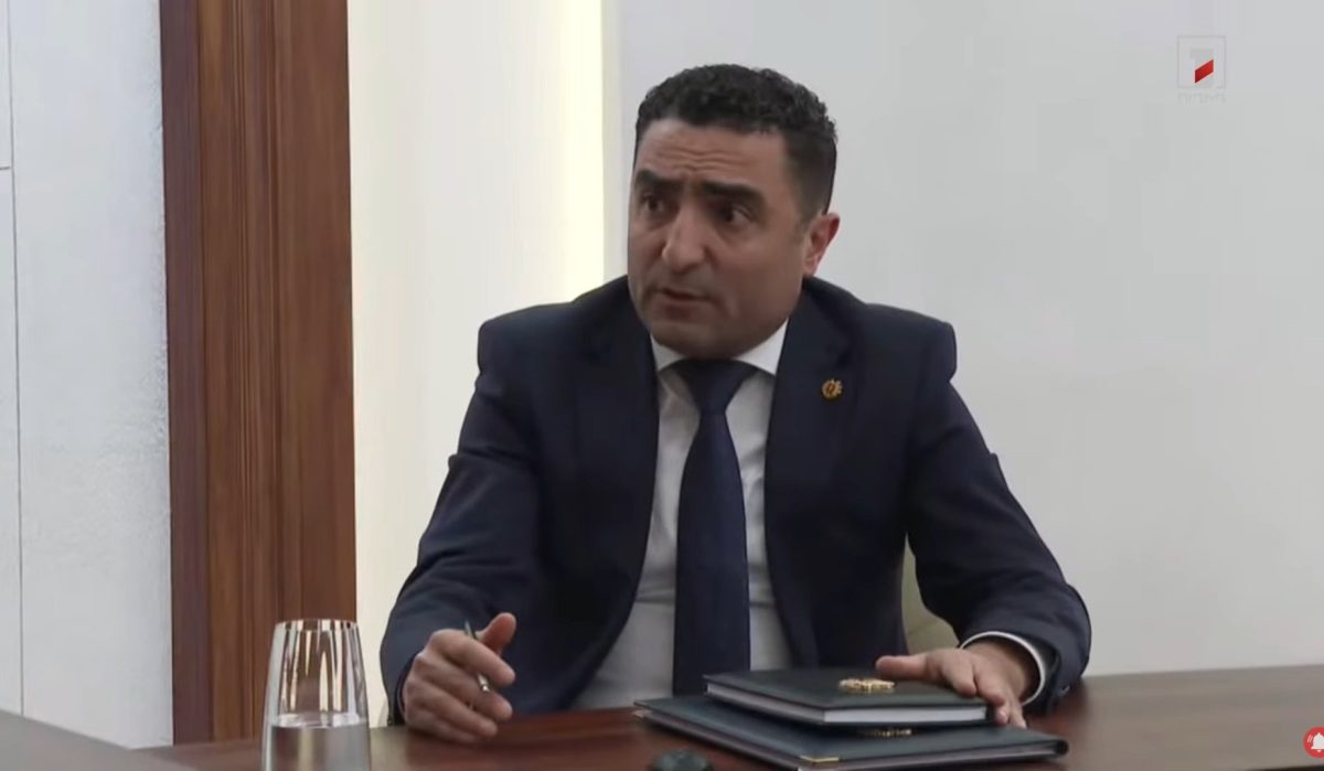 В результате добровольного отказа от премий со стороны руководства компании «ЭСА» 1700 сотрудников получили дополнительно 20 000 драмов.