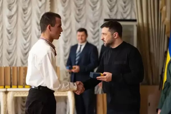 15-летний армянский боксер получил награду от Владимира Зеленского
