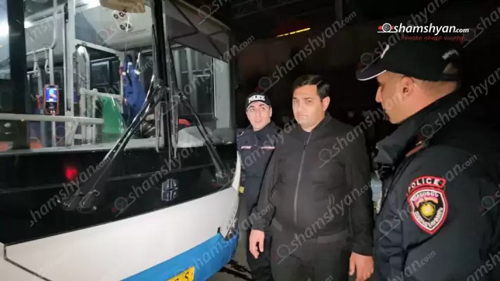 На проспекте Маштоца мужчина поспорил с водителем автобуса, ударил человека в маске молотком и сломал его.