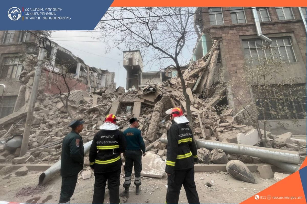 Обрушение на улице Ширака в Ереване: Служба экстренной помощи МВД