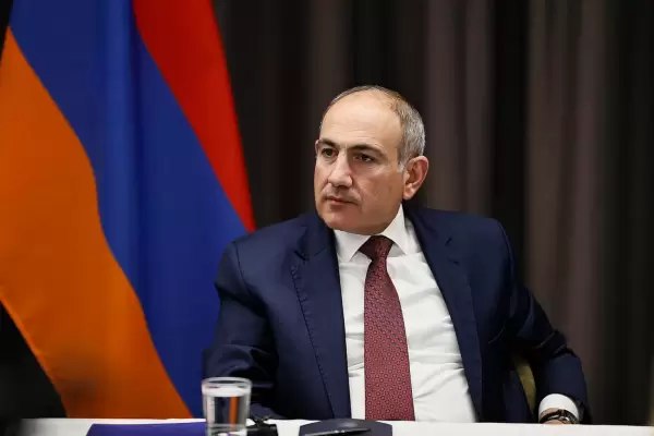 Когда мы не отвечаем на проклятие проклятием и на оскорбление оскорблением, мы просим, чтобы это не воспринималось как слабость или трусость, а скорее как приверженность нашему собственному принятому Кодексу этики. Пашинян