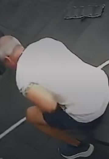 55-летний мужчина умер в спортзале во время жима лежа