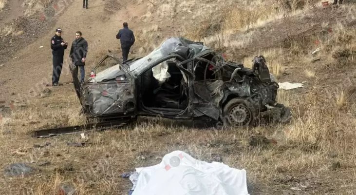Трагическая автомобильная авария: тело 15-летнего мальчика и автомобиль Opel, превращенные в металлолом, найдены в каньоне деревни Ддмашен.