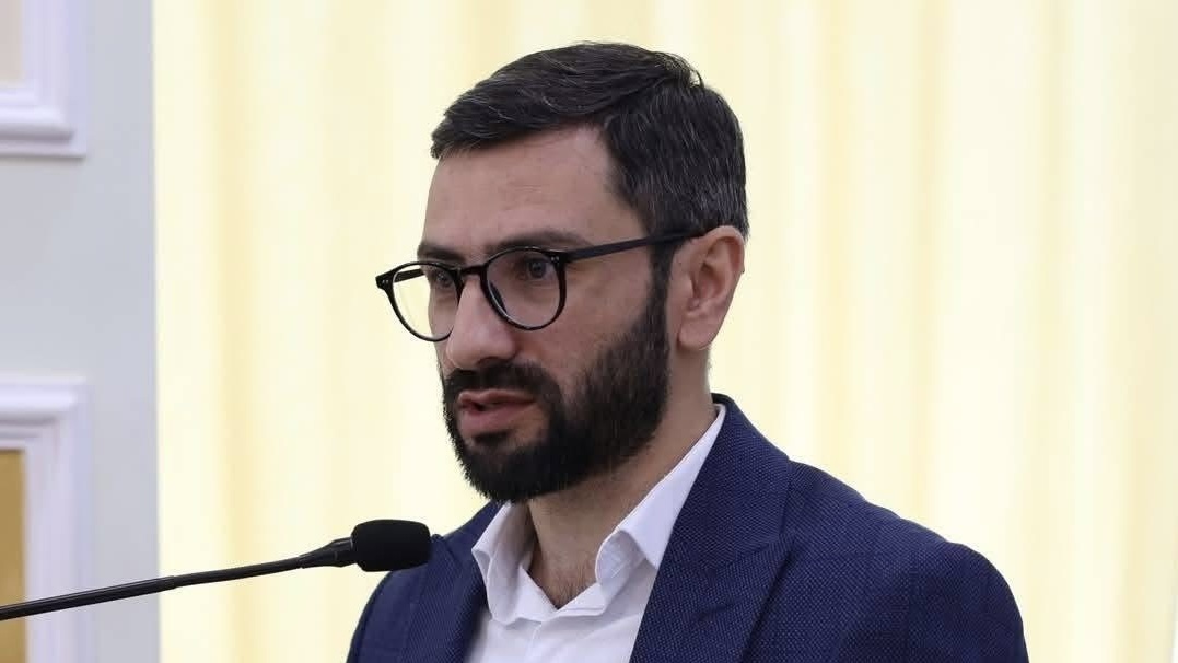 Какова ваша связь с Арменией, Пашиняном и армянами? Акобян