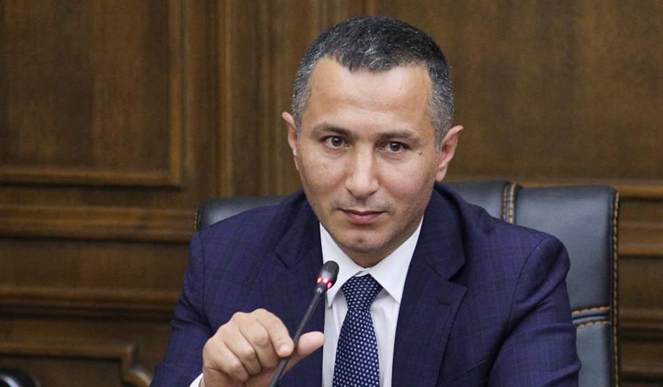 Сюнеци знает, что за время существования независимой Армении в его регионе не было строительства или развития такого масштаба и качества. Гукасян