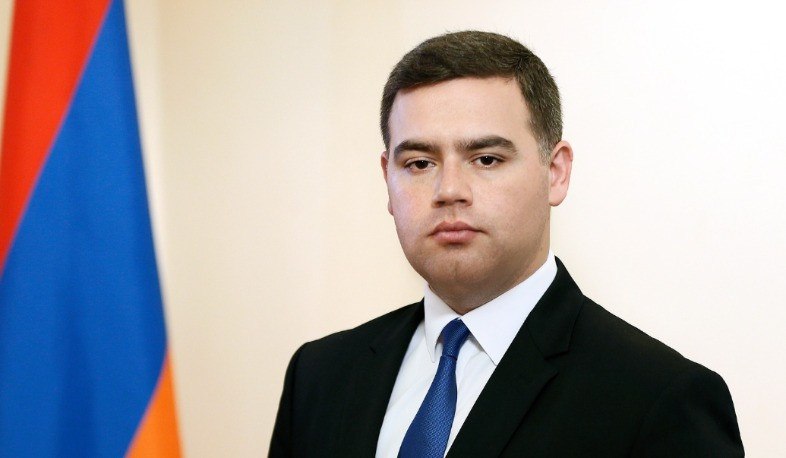 Пять человек, демонстрировавших неподобающее и провокационное поведение, были выдворены с территории Престола. Нарек Саргсян