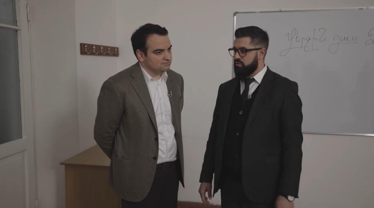 Пусть они продолжают «бороться» с картинками в рамках игры Жилины: Гальян
