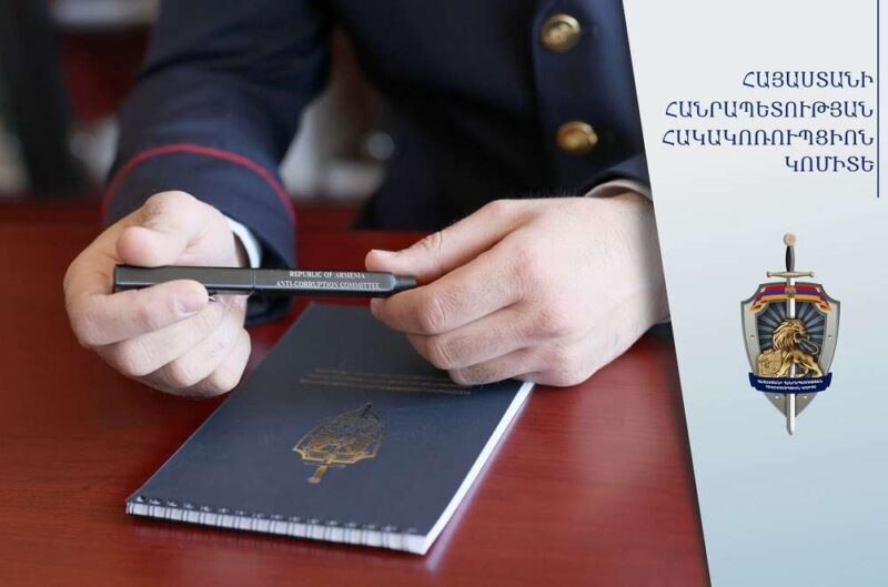 Чиновника кадастрового комитета обвиняют в получении крупных взяток.