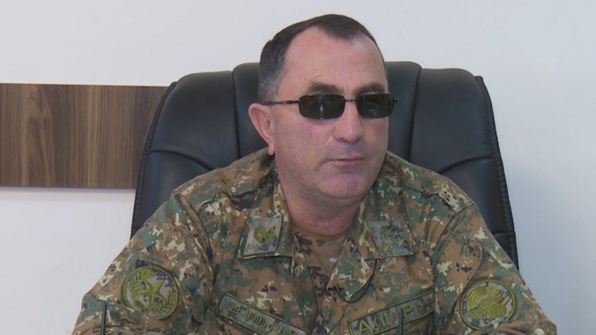 Решением исполняющего обязанности президента Арцаха А. Даниеляна Карен Шахени Шакарян был лишен высшего звания «Герой Арцаха».