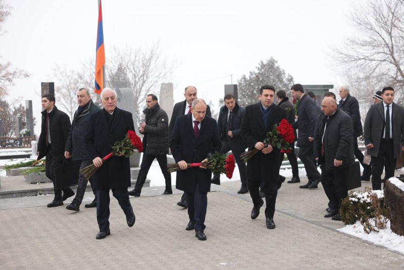 Премьер-министр Никол Пашинян и другие высокопоставленные чиновники посетили Ераблур.