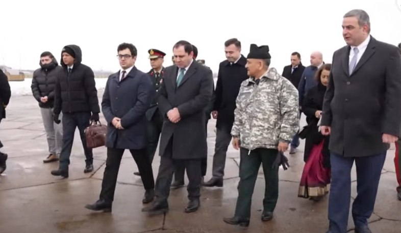 Образцы оружия армянского и индийского производства были представлены начальнику штаба обороны Вооруженных сил Индии.