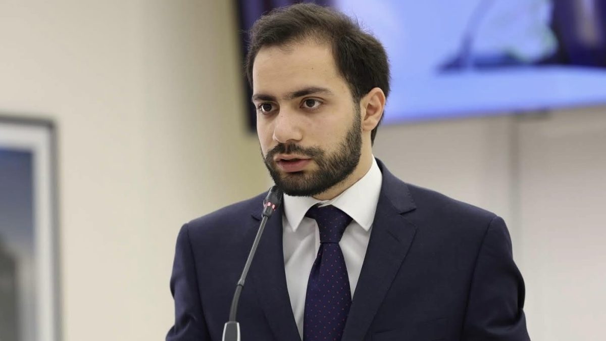 Извините, что мы совершили революцию немного поздно, мы не отстранили от власти такие силы, как вы, раньше. Гальян
