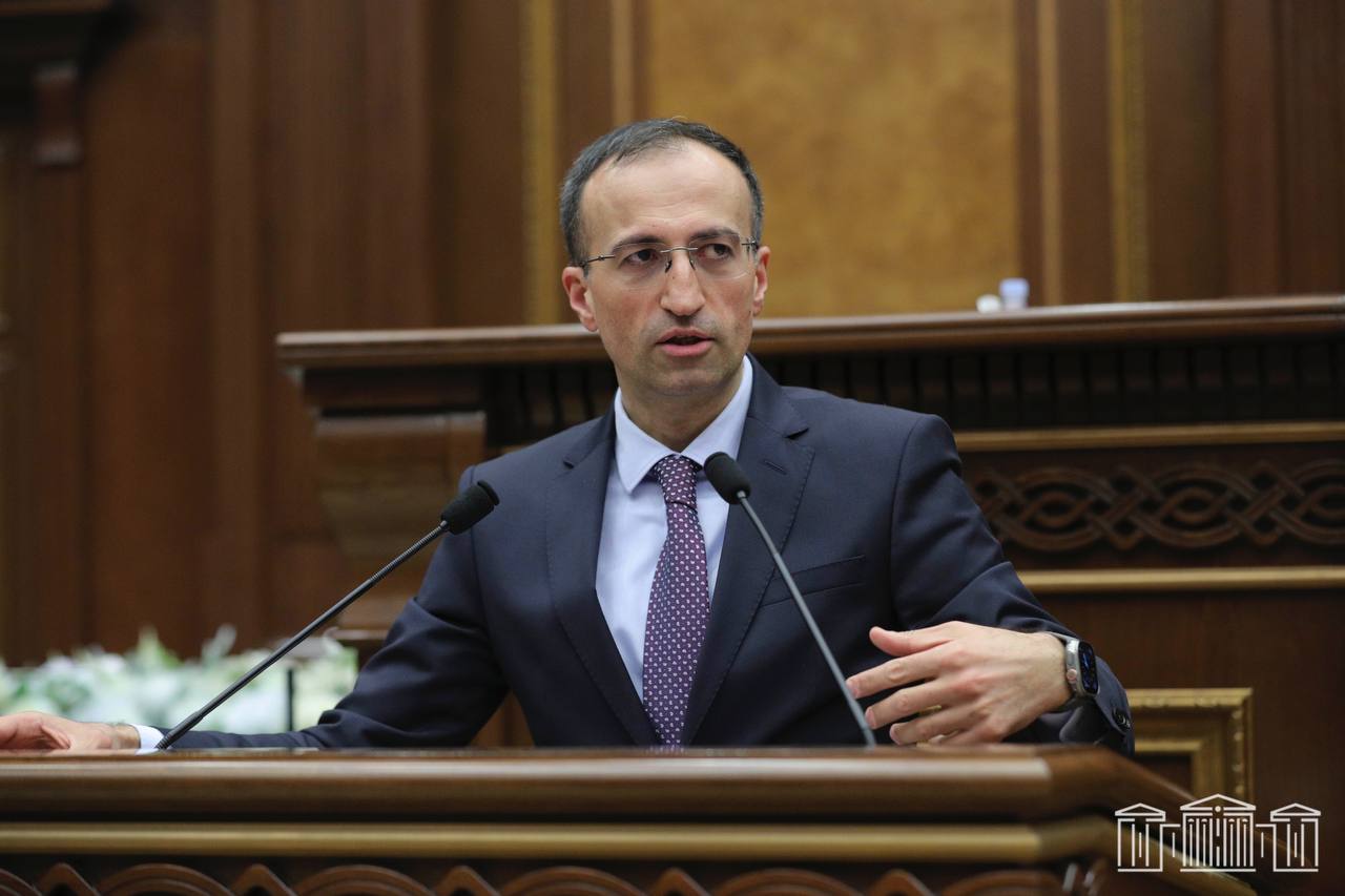 Կհետաձգենք էլեկտրոնային ստորագրությամբ աշխատանքային պայմանագրեր կնքելու պահանջը մինչև 2027-ի հուլիս. Արսեն Թորոսյան
