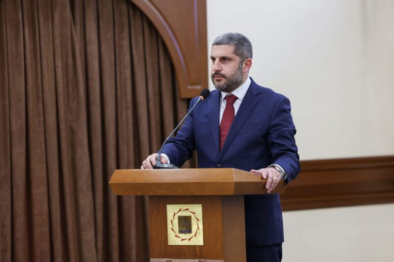 Не поддавайтесь манипуляциям, утверждающим, что асфальт поврежден исключительно на благоустроенных участках. Армен Памбухчян