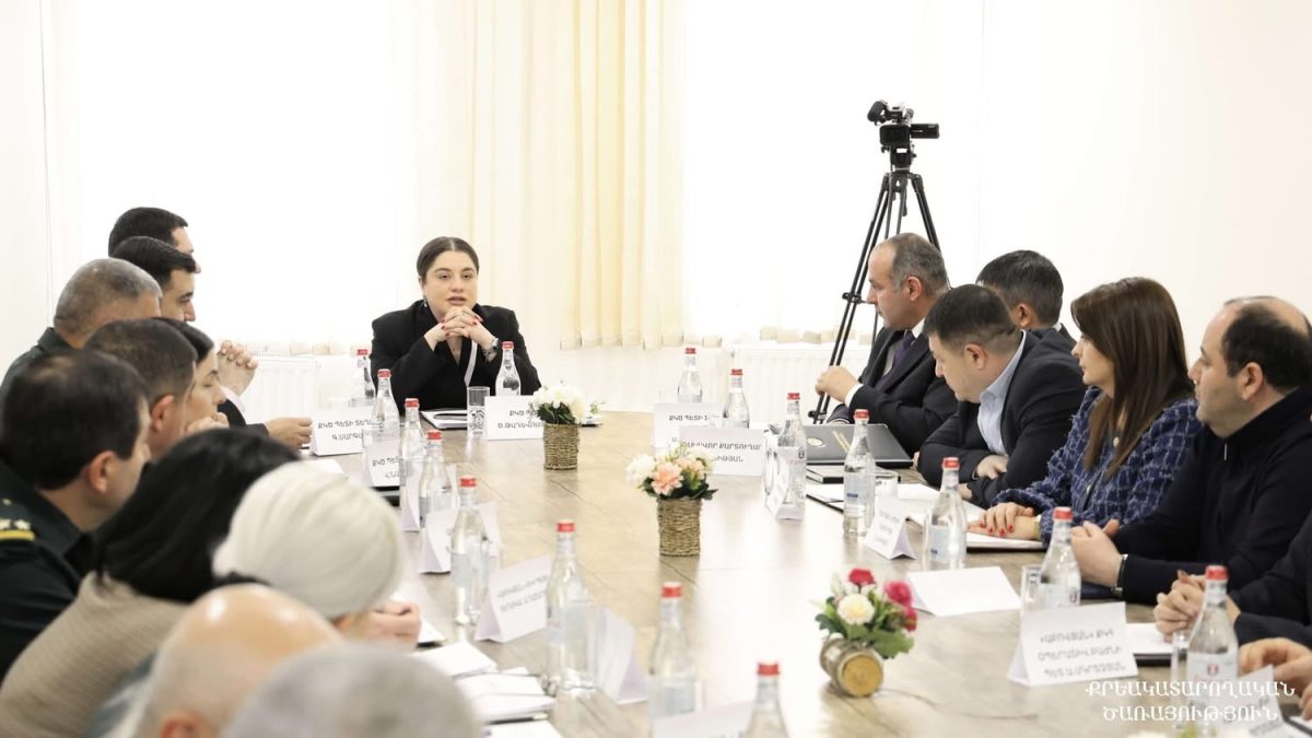 Под руководством начальника пенитенциарной службы Цовинара Тадевосяна был подведен итог работы, проделанной пенитенциарными учреждениями «Абовян» и «Севан» в 2025 году, и основные результаты их деятельности.