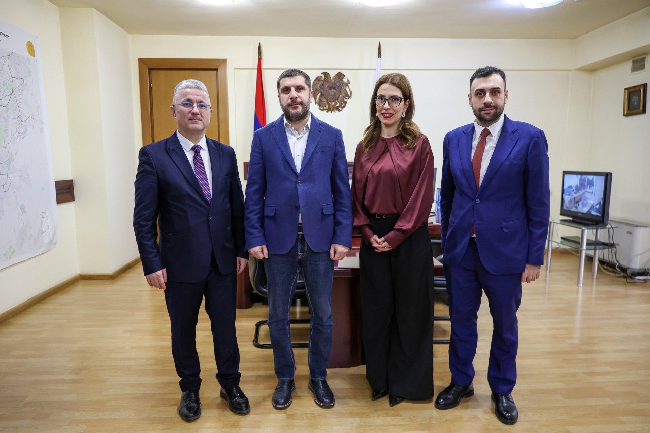 Ընդունել եմ Մարիան Ֆլորեանի գլխավորած պատվիրակությանը, որը ներկայացնում էր Ռումինիայի քաղաքային կառավարիչների ասոցիացիան. Արմեն Փամբուխչյան