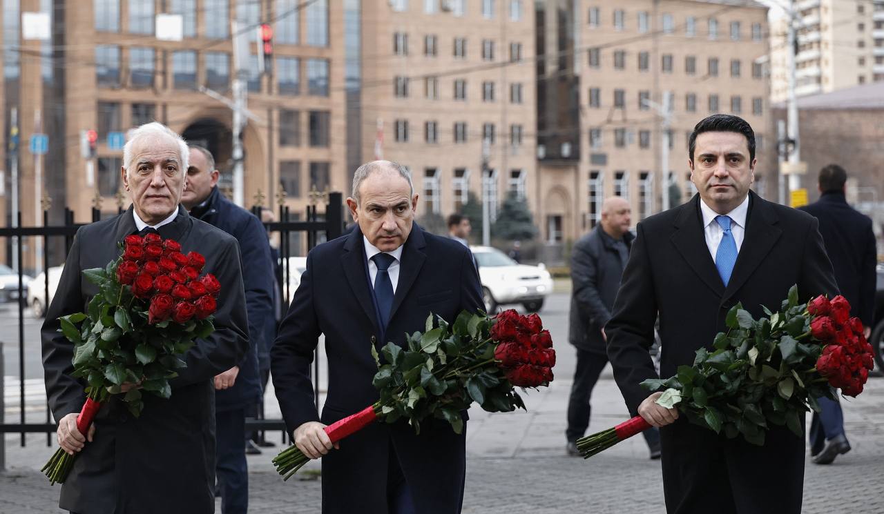 Վարչապետը հարգանքի տուրք է մատուցել 2008 թ. մարտի 1-ի զոհերի հիշատակին