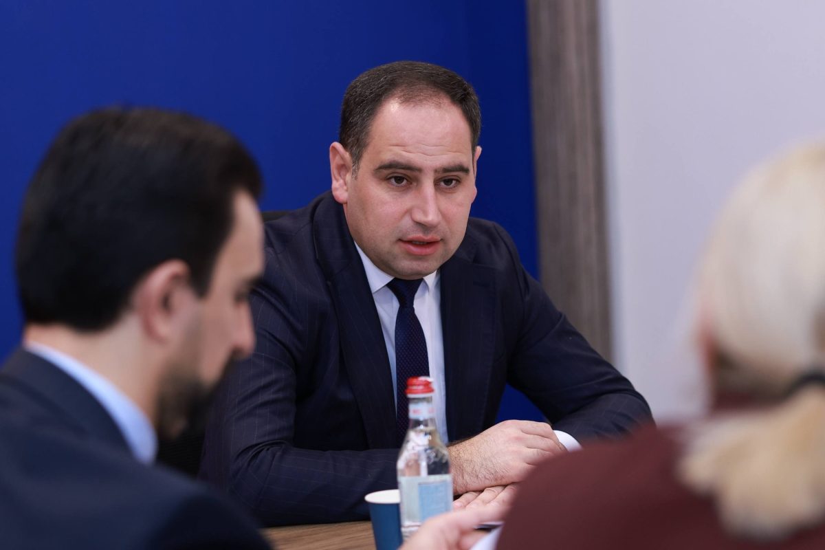 В Министерстве ТУИ: Давид Худатян представил нового замминистра.
