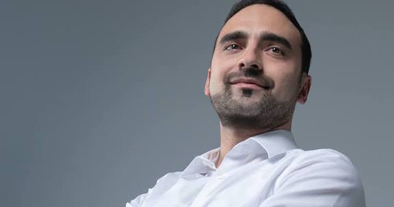 Дорогие женщины, дорогие девушки, поздравляю вас с 8 Марта, желая успехов, творческих сил и множества прекрасных дней. Тигран Авинян