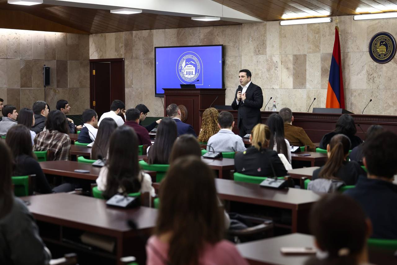 Важно: Председатель НС РА Ален Симонян посетил Ереванский госуниверситет.