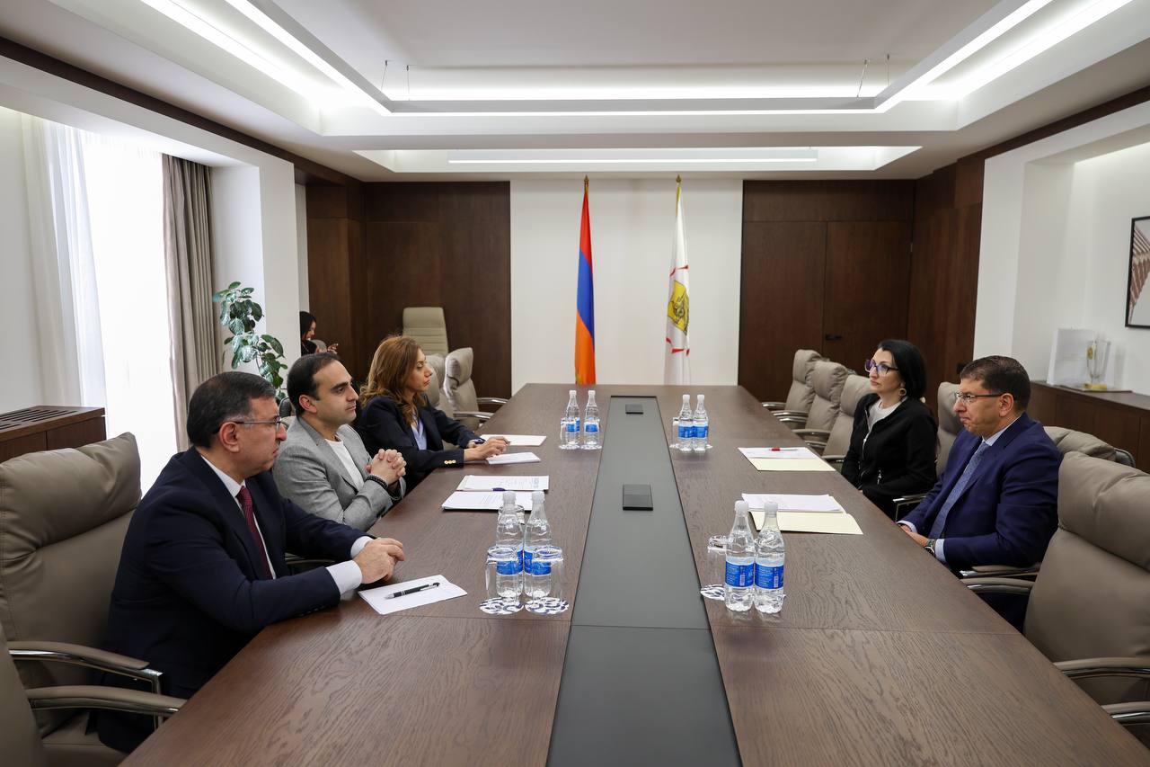 Мэр Еревана Тигран Авинян принял посла Болгарии Николу Николова.