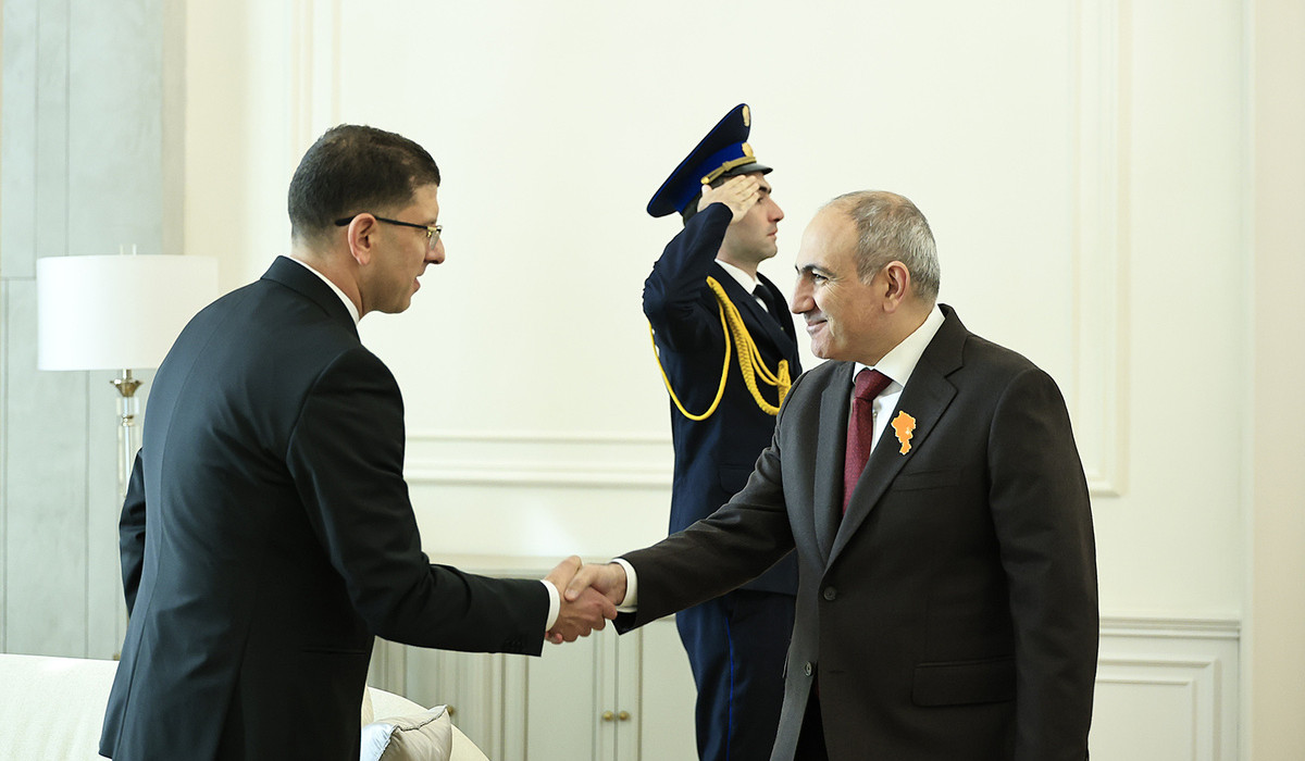 Никола Николов на встрече с Николом Пашиняном выразил поддержку Болгарии проекту правительства РА «Перекресток мира».