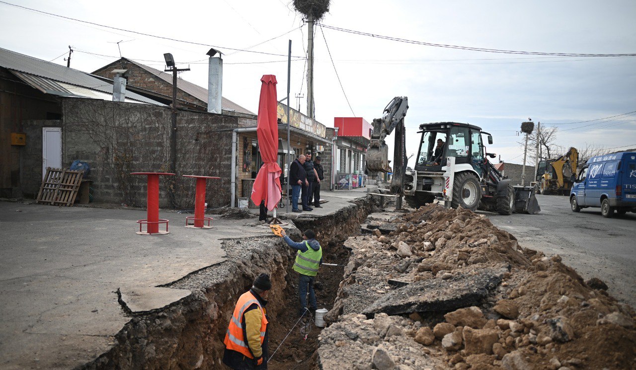 Масштабный ремонт: 4.8 км трассы Эчмиадзин-Аштарак обновляется