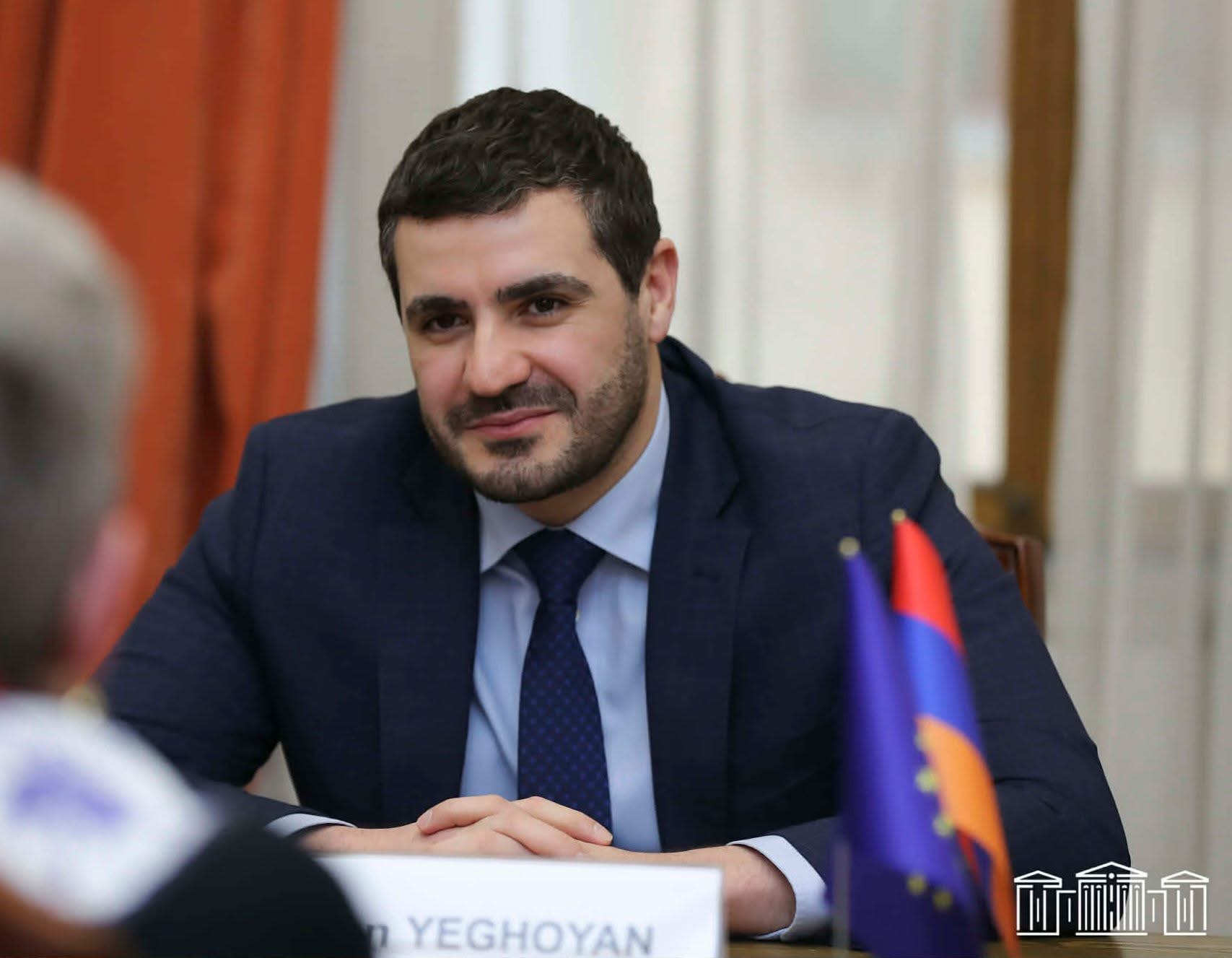 Позвольте мне сказать вам, что такое сила, дорогие друзья. Сила в том, когда стоишь в Европарламенте и говоришь: «Иран — наш хороший друг». Арман Егоян