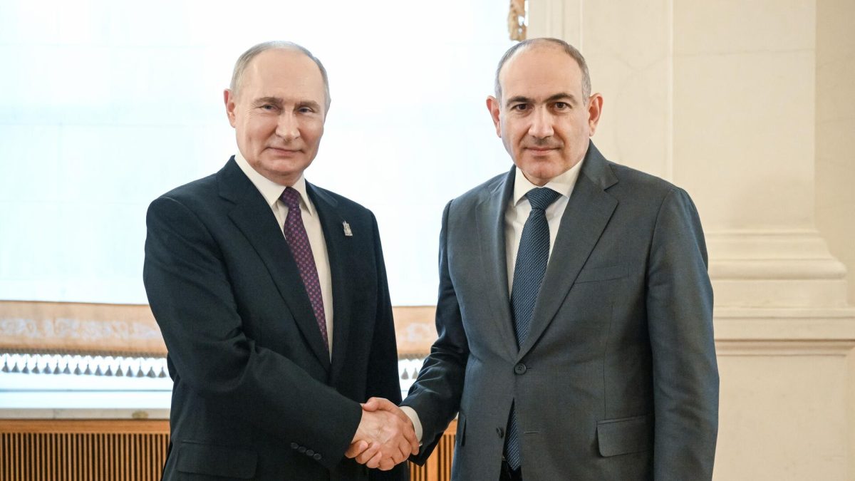 По инициативе Еревана: Путин провел телефонный разговор с Пашиняном.
