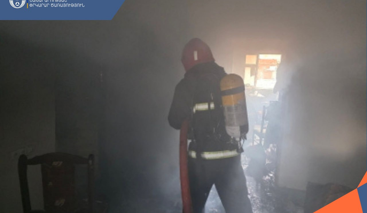 Важно: В Гюмри произошел пожар, 6 граждан эвакуированы спасателями