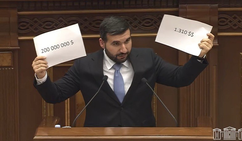 Ваагн Алексанян оппозиции: Вы отреклись от флагов или лгали гражданам?