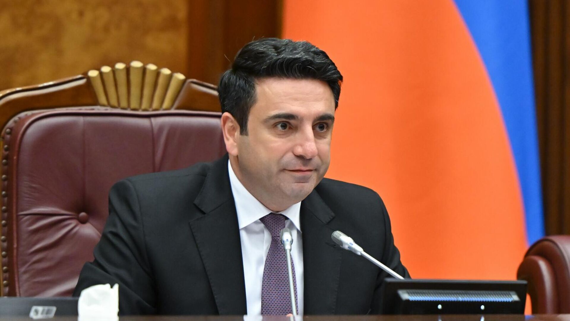 Симонян: Казарян извиняется, платит компенсацию за мой счет и опровергает слова