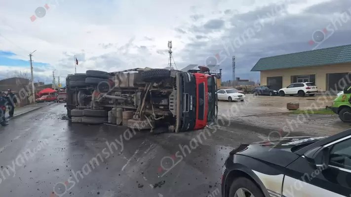 В Ерасхе КамАЗ врезался в несколько машин: 1 погибший, 1 раненый.