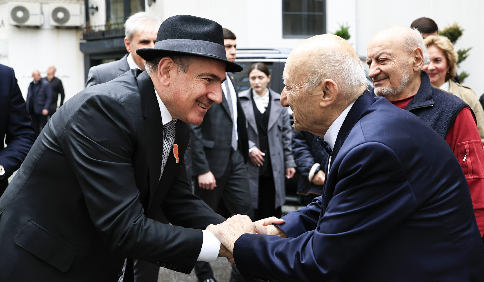 Премьер назвал главный признак бедности в Армении: доступ к культуре.