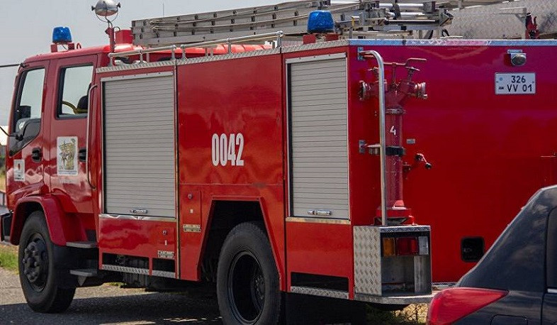 Пожар на улице Арин Берд: 4 боевых расчета уже на месте