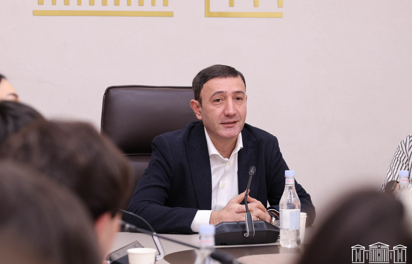 Որոշ շրջանակներ կաշվից դուրս են գալիս՝ Օվերչուկի միտքը զարգացնելով. լավ գիտենք՝ ով ինչ «փորացավ» ունի. Բաբկեն Թունյան