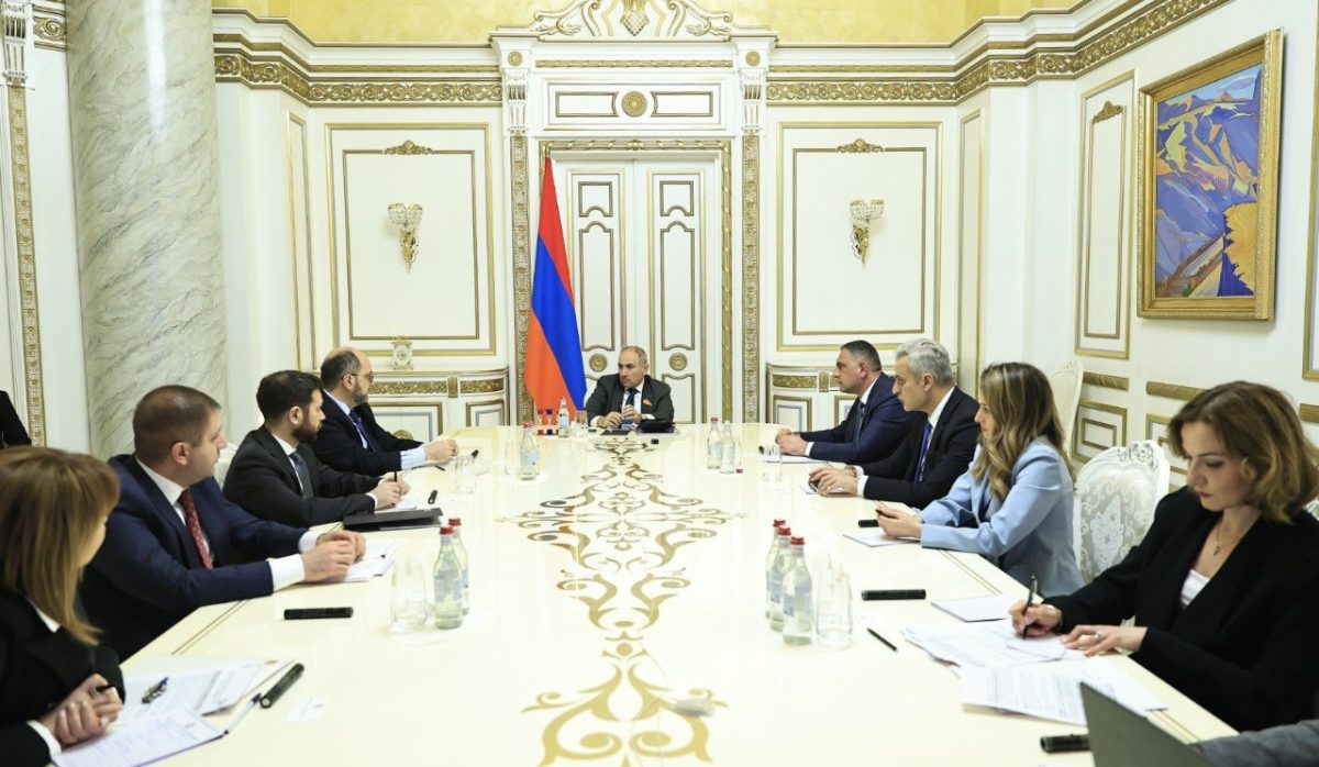 Премьер-министр обсудил ключевые вопросы организации саммита ЕПС