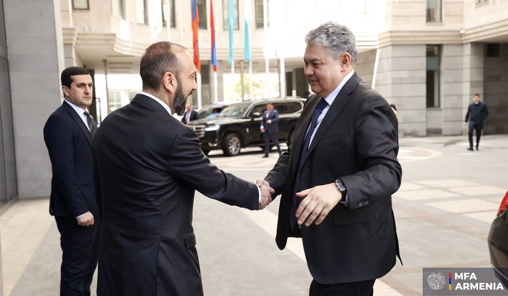 Состоялась отдельная беседа министров иностранных дел Армении и Казахстана.